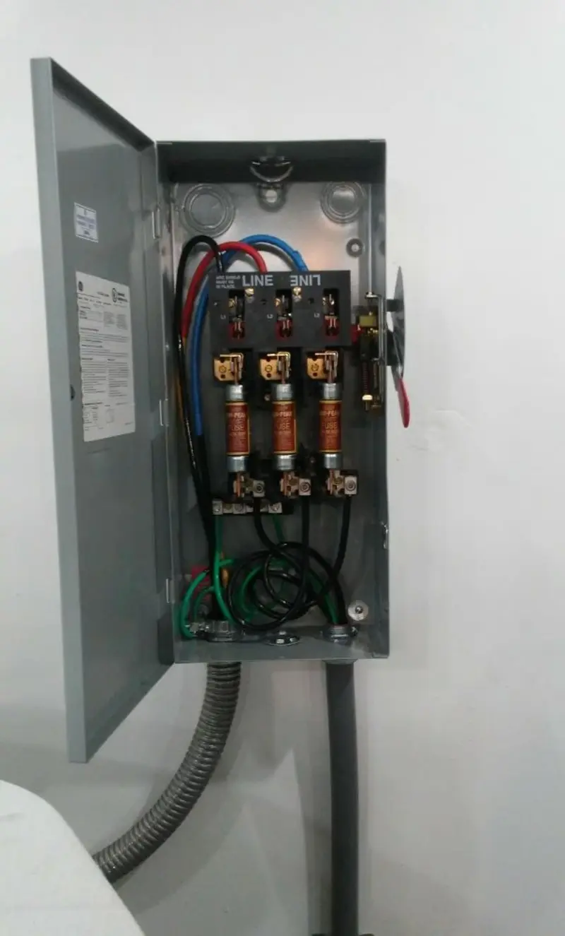 Three-phase disconnect switch installed for Smoke Detector Installation in Chariton